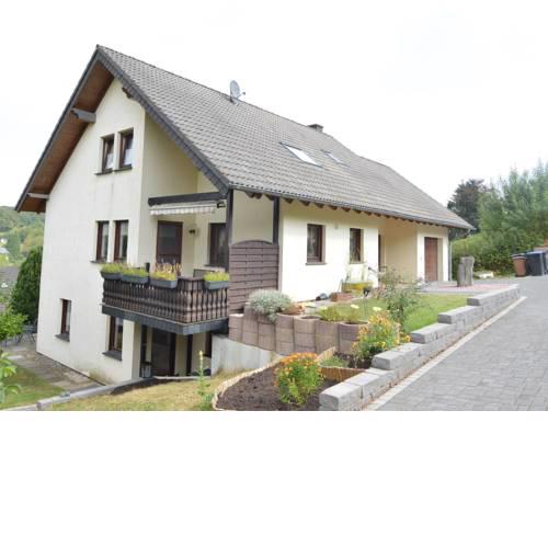 Cozy Holiday Home in Niederehe with Sunbathing Lawn