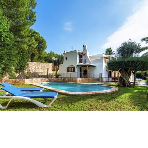 Cozy Holiday Home in Santa Eularia des Riu with Private Pool