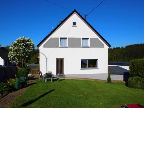 Cozy Holiday Home in Tettscheid with Private Garden