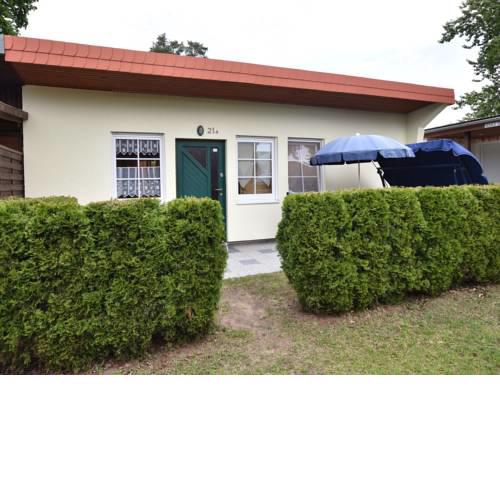Cozy Holiday Home with Fenced Garden near Sea in Pepelow