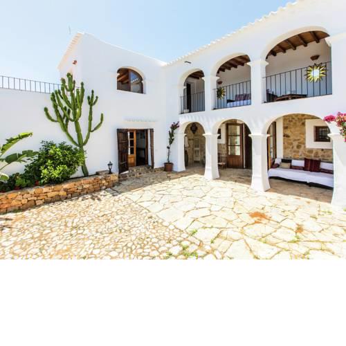 Cozy Mansion in Sant Carles de Peralta with Swimming Pool