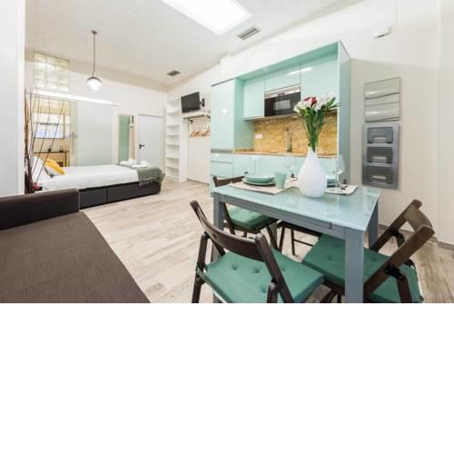 COZY RETREAT WIFI - FREE PARKING
