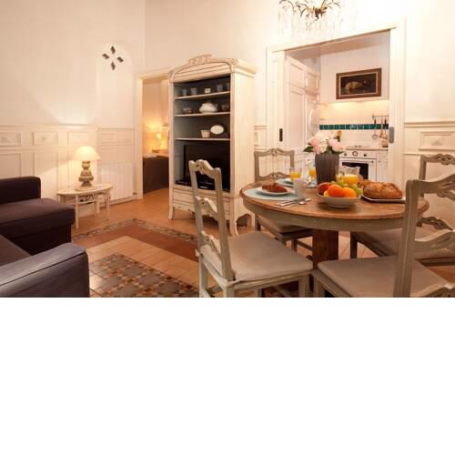 Cozy, Romantic Luxury in Trendy Gracia