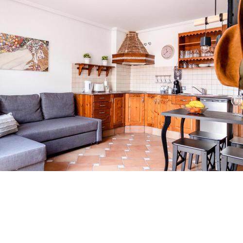 Cozy Rustic- Style Penthouse Apartment With Private Terrace