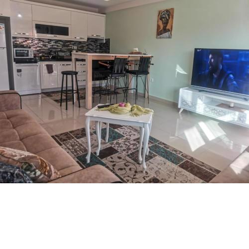 Cozy Sea view next to the beach, in the mid of the market, Saturday bazar, restaurants & bars etc, Mahmutlar, Sonas Town Building!
