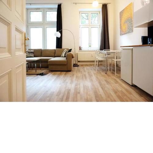 Cozy studio in Friedrichshain, 4 quiet guests only