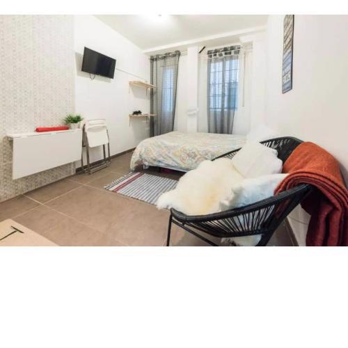 Cozy Studio Reina Sofia Amparo