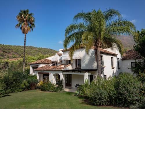 Cozy Villa in Casares with Private Pool and Jacuzzi