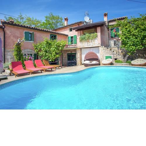 Cozy Villa in Zminj with Swimming Pool