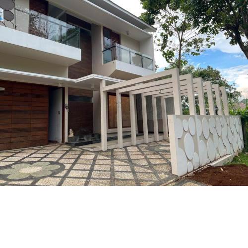Cozy villa with swimming Pool in Sentul