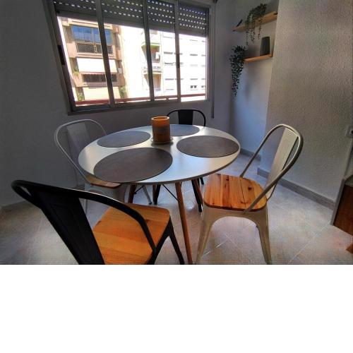 COZY&SUNNY FLAT NEAR DOWNTOWN! LOCAL NEIGHBORHOOD!