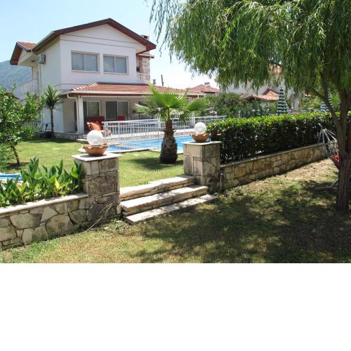 Crescent Villa