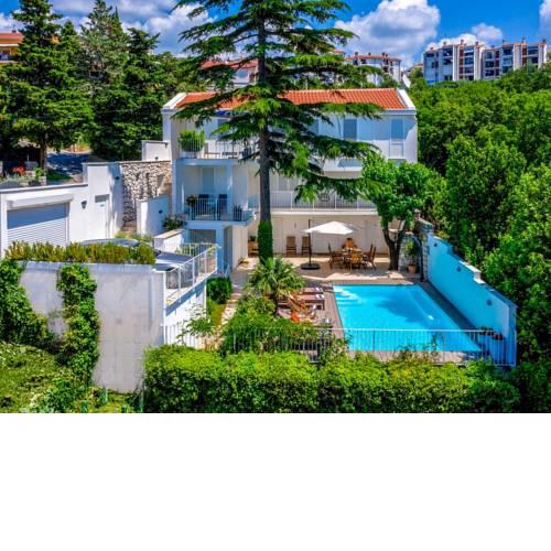 Crikvenica Villa Sleeps 8 with Pool Air Con and WiFi