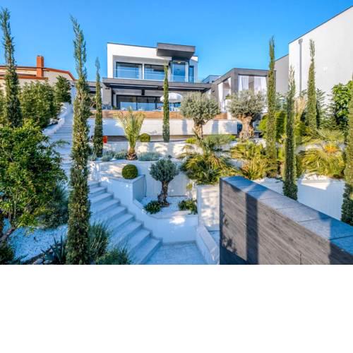 Crikvenica Villa Sleeps 8 with Pool Air Con and WiFi