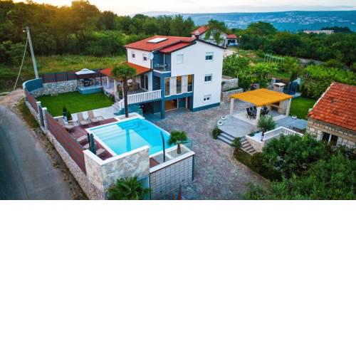 ctim228/ Modern villa with private pool