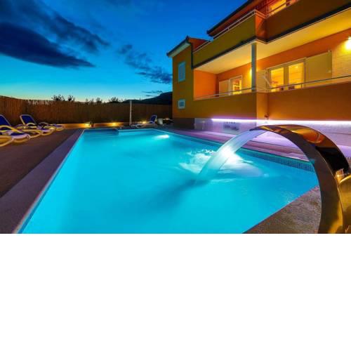 ctkl287-Villa with pool for 10 persons, two units