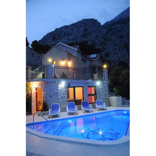 ctma121/ Stone house with private heated pool and whirlpool