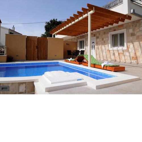 ctvb139/ Holiday house with private pool