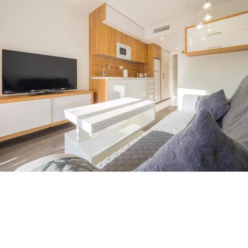Cubo's Alvaro Benalmadena Beach & free parking