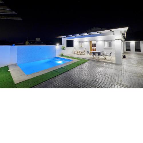 Cubo's La Casita Blanca