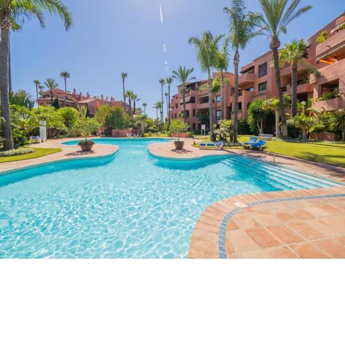 Cubo's Marbella Costa del Sol Parking Incluido