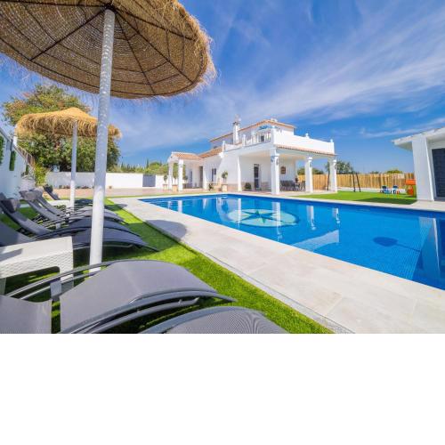 Cubo's Villa Pilar