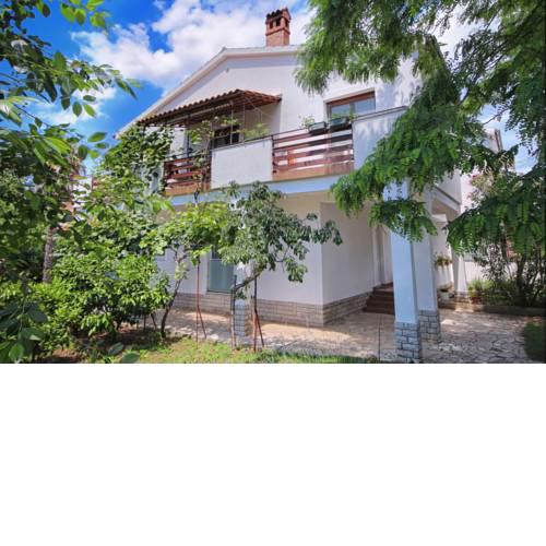 Cukon Holiday Home