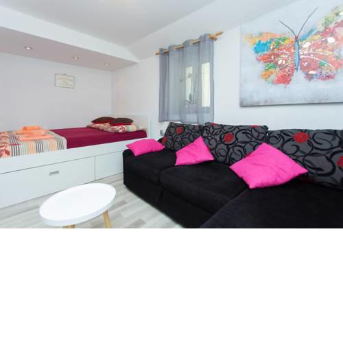 Cute apartment with a cosy garden