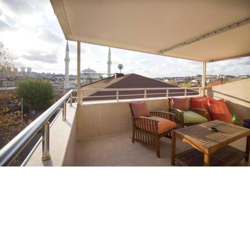 Cute Compact Duplex w Terrace at central Kadikoy