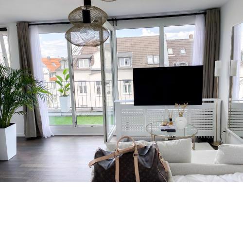 Dani Stylish Minimal Innercity Terrace Apartment