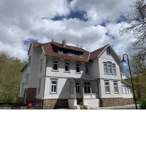 das weisse Haus am Fluss