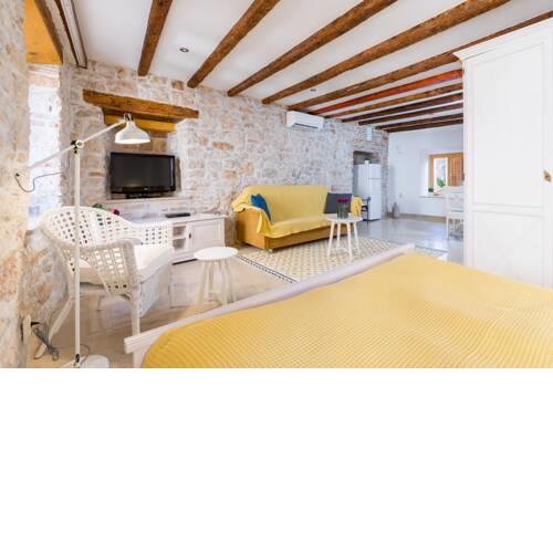 DeAmicis Studios by Irundo