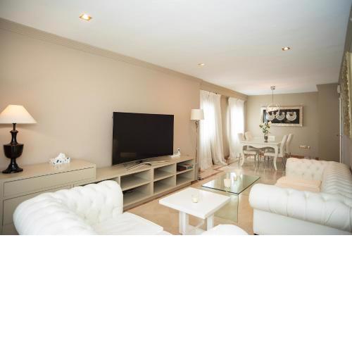 DEANES ROOMS