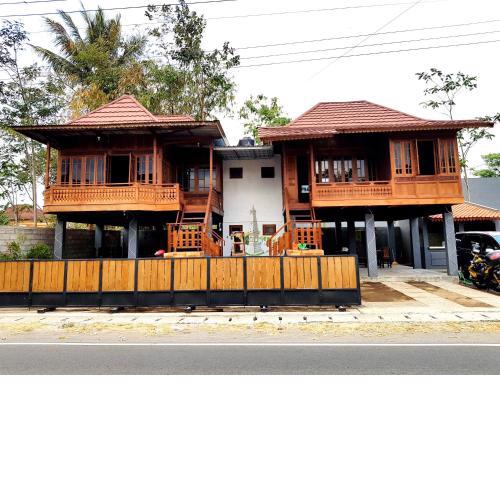 Degolan Wooden House
