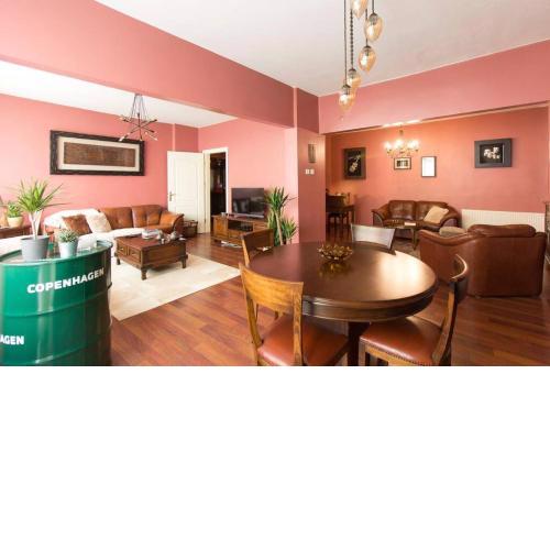 Delicate & Neat 2BR Moda House in Superb Location