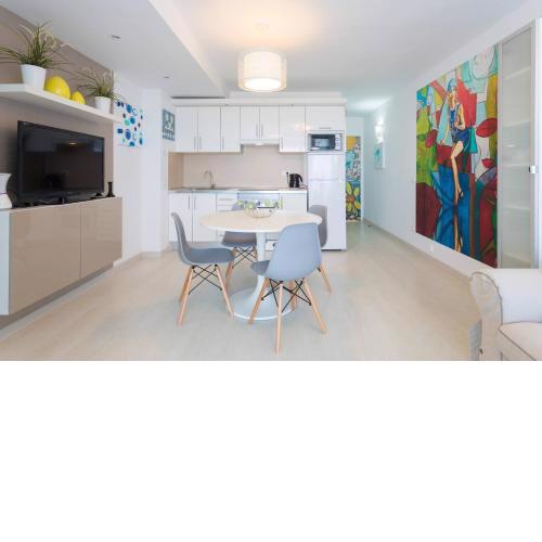 Delicious Los Cristianos,2bdr 2bathr Beachclose