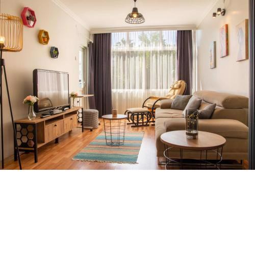 Delightful Flat with Central Location and Balcony in Karsiyaka