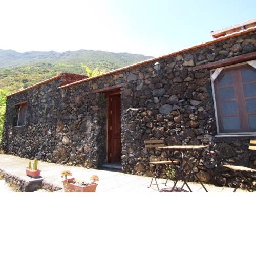 DELIGHTFUL RURAL HOUSE WITH BREATHTAKING VIEWS