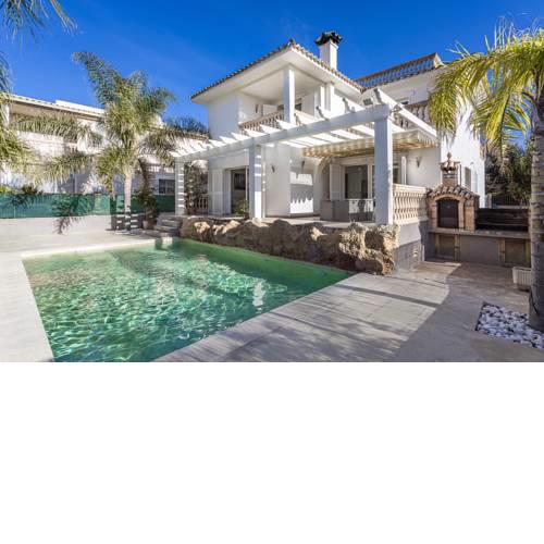 Delightful villa excellent located 130m to beach, 5km to airport, 4,5km to palma city centre