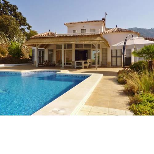 Delightful Villa in Algarrobo with Beach Nearby