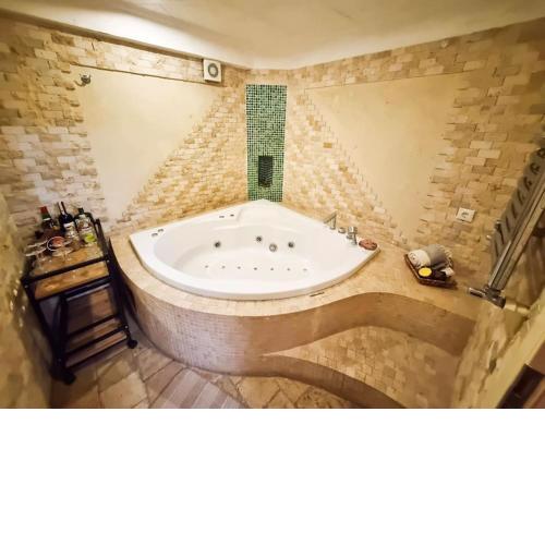 Delux Private Jacuzzi and Sauna Inside the Flat