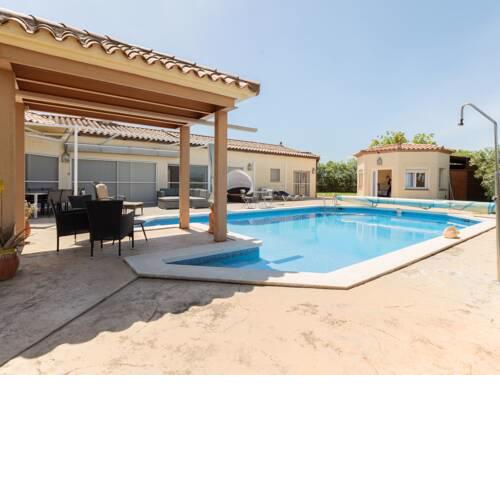 Delux Villa in Vilacolum with Swimming Pool