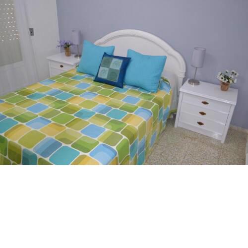 Deluxe 3 bedroom Apartment, Balcony, 15 minutes walk to city and beach sys2