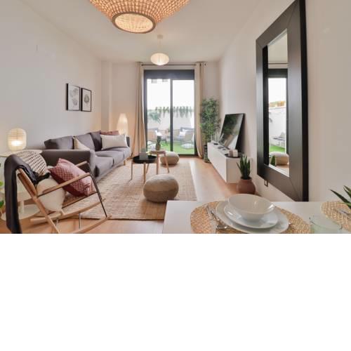 Deluxe Apartment Downtown with Pool and Parking