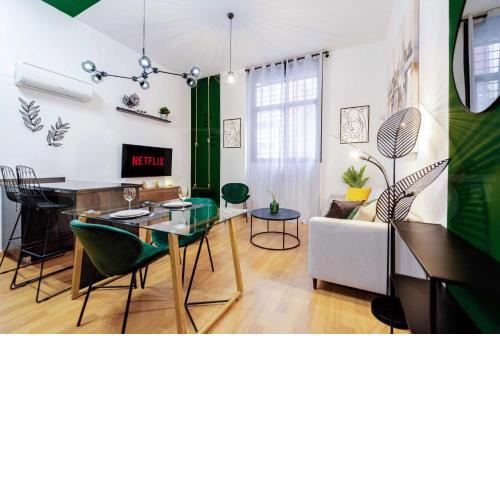 Deluxe apartment with swimming pool - Center