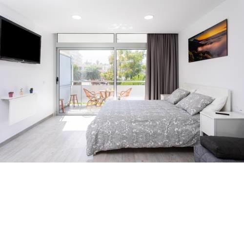 Deluxe estudio piscina terraza y aire by Lightbooking