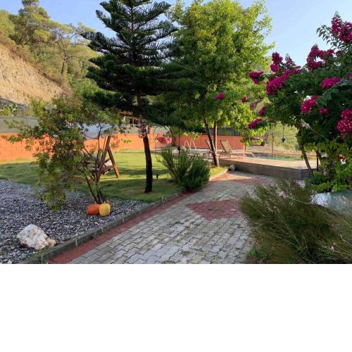 Deniz Manzaralı Havuzlu Villa