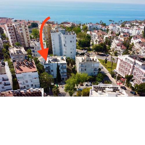 Denize 400 metre, Özel Bahçeli