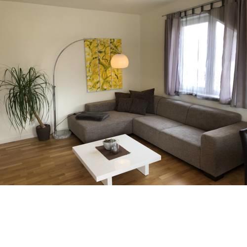 Design-Apartment mit Pool