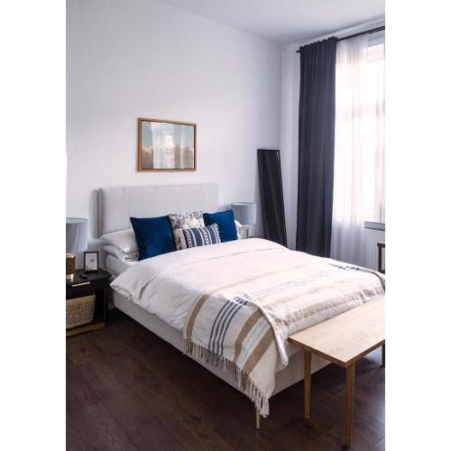 Design Studio Apartment close to city centre